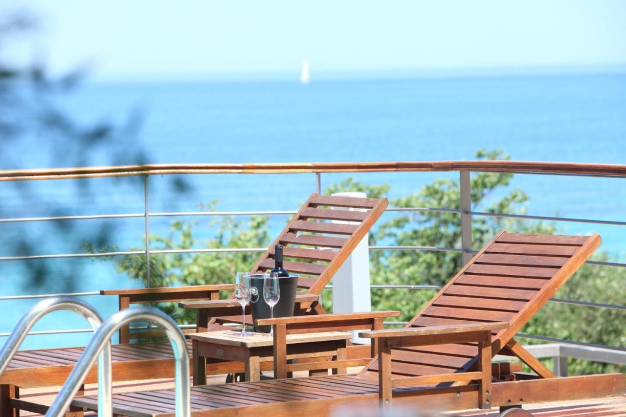 Capro - Milos Bay Villas Áyios Nikítas Exteriör bild