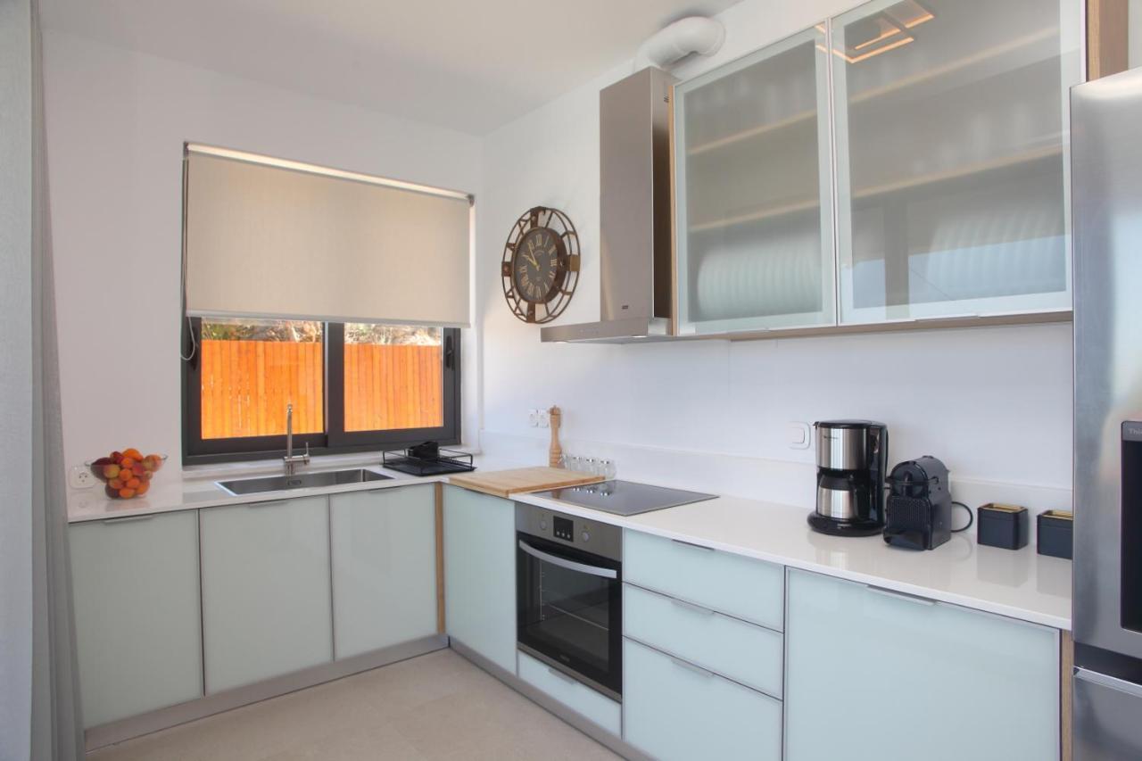 Capro - Milos Bay Villas Áyios Nikítas Exteriör bild
