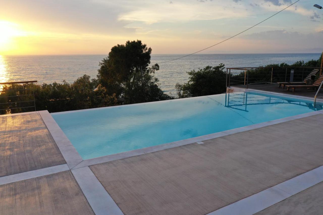 Capro - Milos Bay Villas Áyios Nikítas Exteriör bild